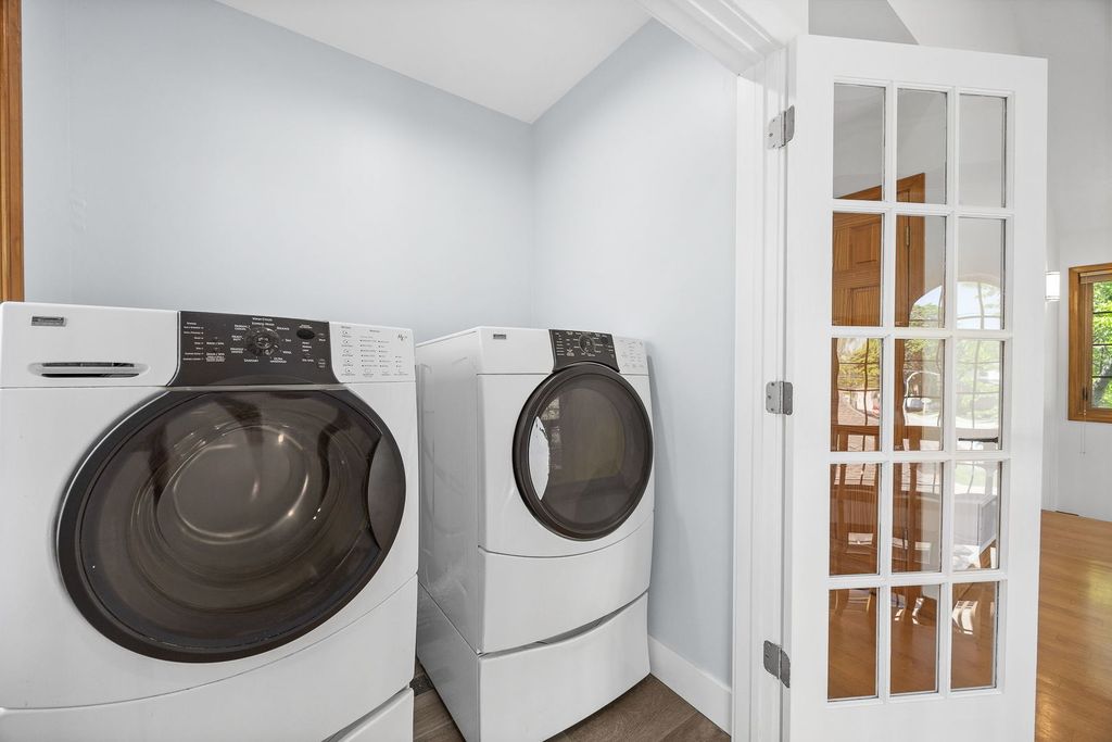 Image 25 of property listing at 7256 W Ibsen Street, Chicago, IL 60631