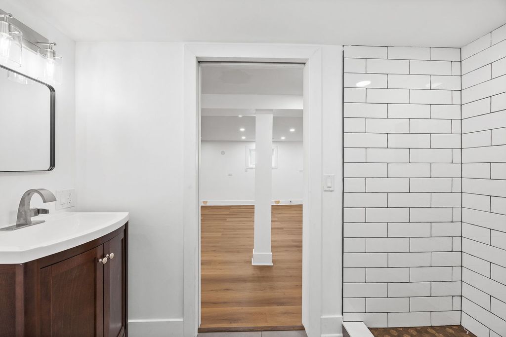 Image 29 of property listing at 7256 W Ibsen Street, Chicago, IL 60631