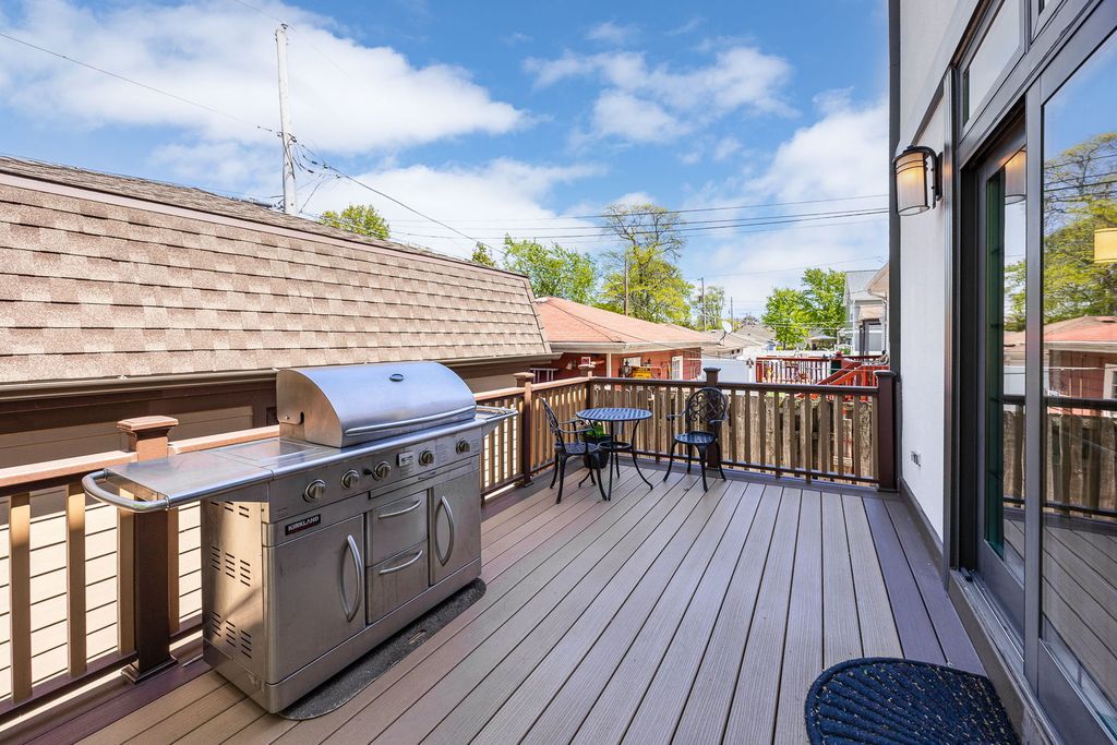 Image 31 of property listing at 7256 W Ibsen Street, Chicago, IL 60631