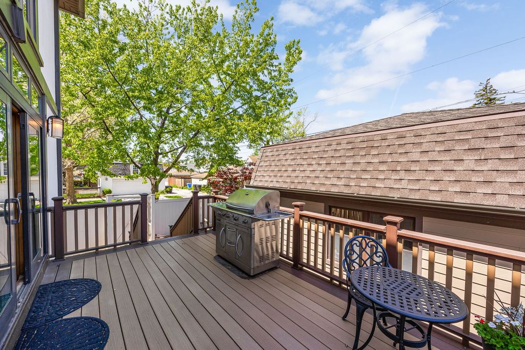 Image 32 of property listing at 7256 W Ibsen Street, Chicago, IL 60631