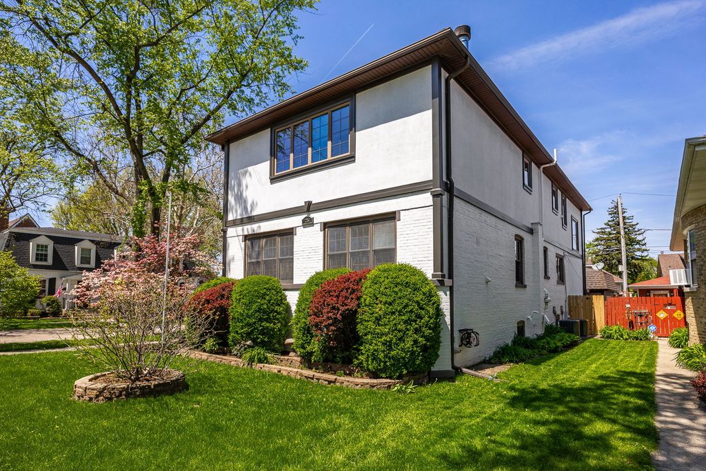 Image 35 of property listing at 7256 W Ibsen Street, Chicago, IL 60631