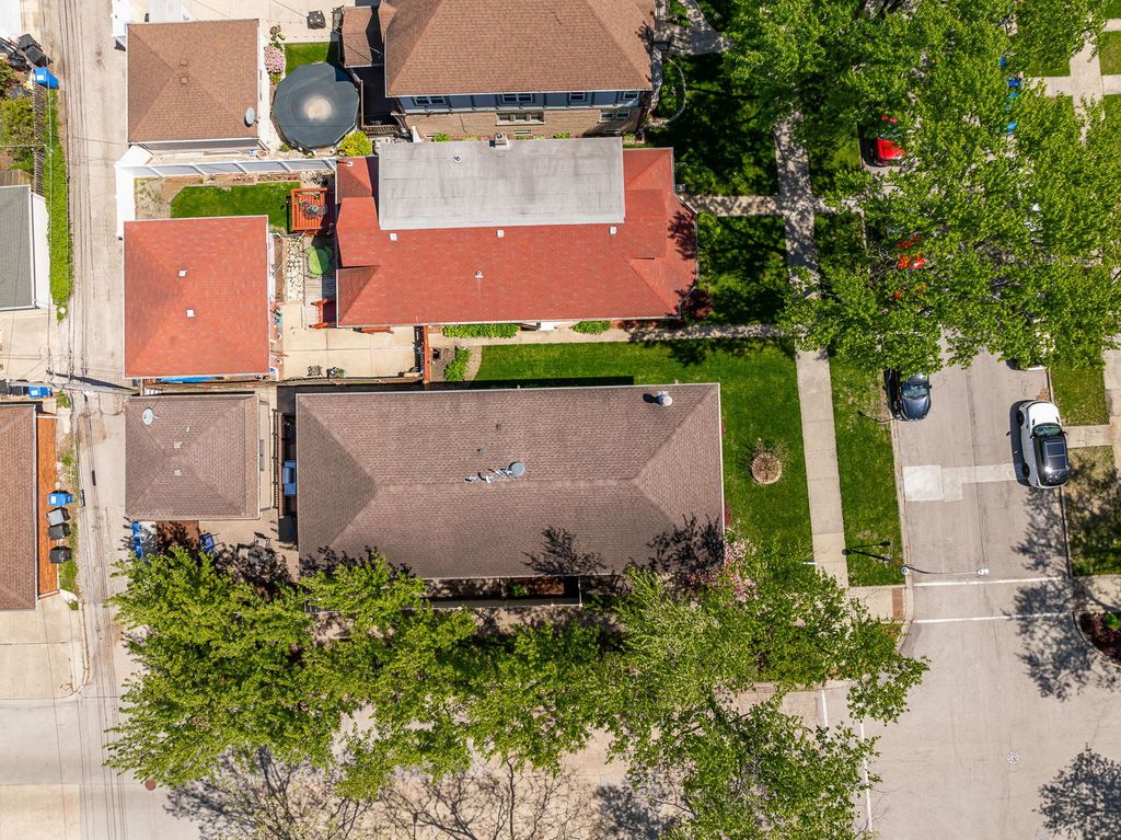 Image 36 of property listing at 7256 W Ibsen Street, Chicago, IL 60631