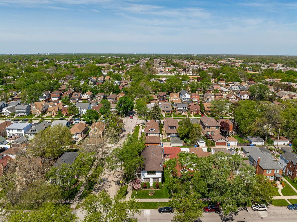 Image 38 of property listing at 7256 W Ibsen Street, Chicago, IL 60631