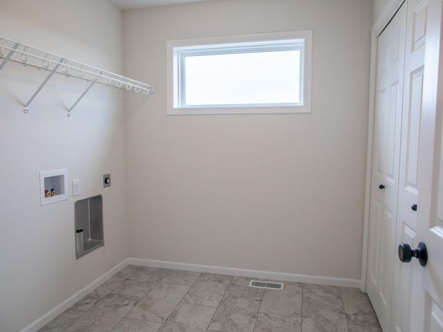 8810 Meadowlark Parkway S, Horace, ND 58047