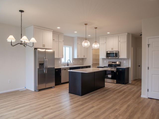 8810 Meadowlark Parkway S, Horace, ND 58047