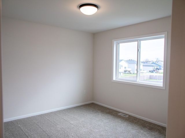 8810 Meadowlark Parkway S, Horace, ND 58047