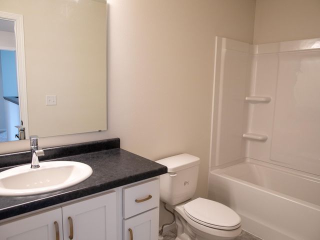 8810 Meadowlark Parkway S, Horace, ND 58047