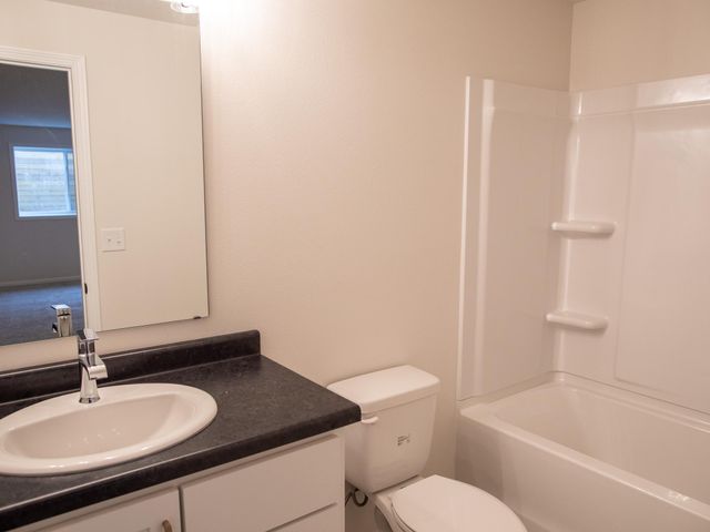 8810 Meadowlark Parkway S, Horace, ND 58047