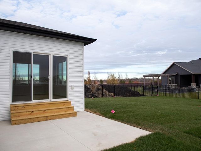 8810 Meadowlark Parkway S, Horace, ND 58047