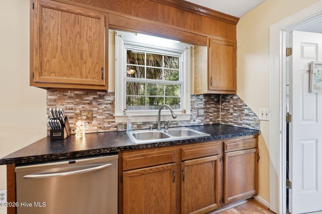 103 King Arthur Road, Greenville, NC 27858