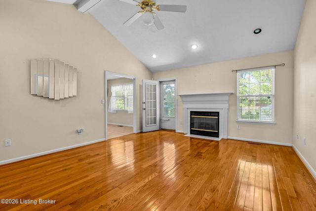 7807 Ridgehurst Pl, Louisville, KY 40299