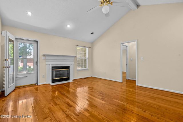 7807 Ridgehurst Pl, Louisville, KY 40299