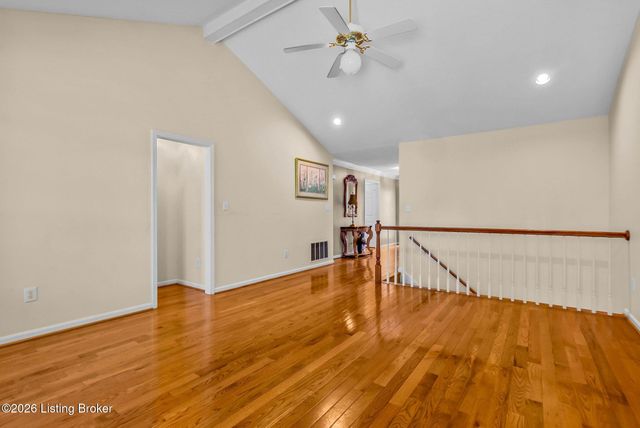 7807 Ridgehurst Pl, Louisville, KY 40299