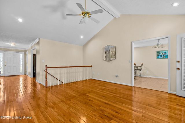 7807 Ridgehurst Pl, Louisville, KY 40299