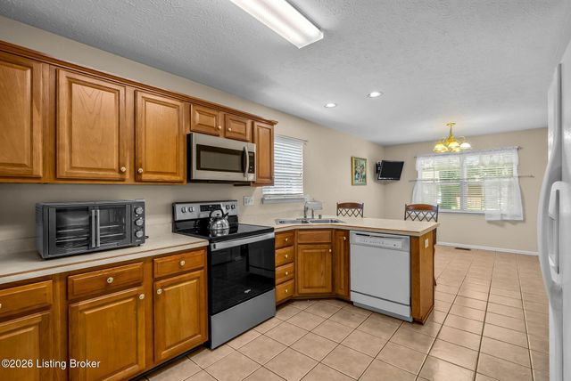 7807 Ridgehurst Pl, Louisville, KY 40299