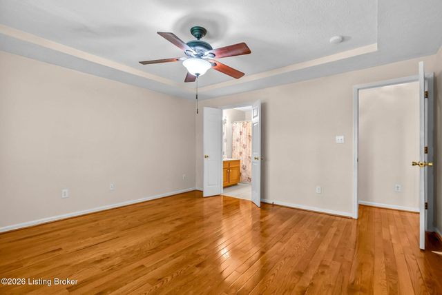 7807 Ridgehurst Pl, Louisville, KY 40299