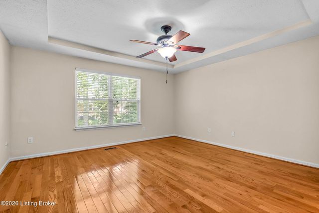 7807 Ridgehurst Pl, Louisville, KY 40299