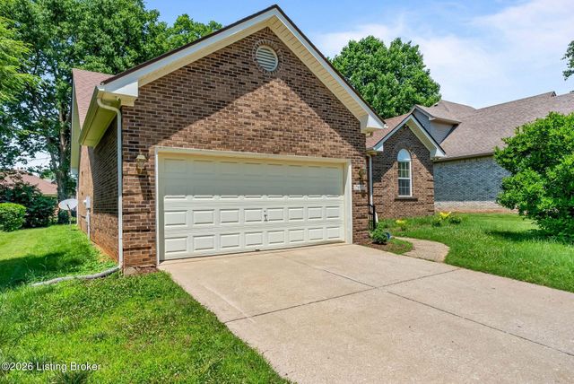 7807 Ridgehurst Pl, Louisville, KY 40299