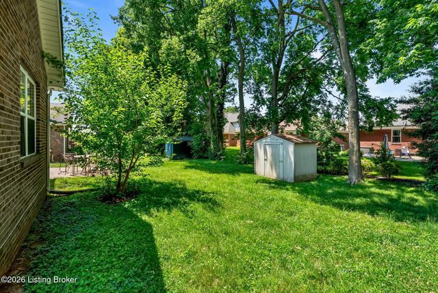 7807 Ridgehurst Pl, Louisville, KY 40299
