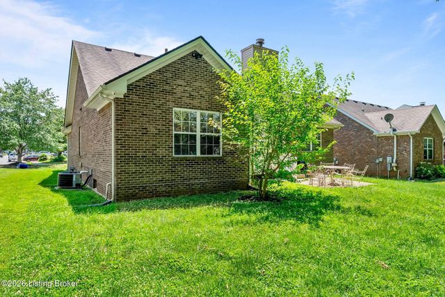 7807 Ridgehurst Pl, Louisville, KY 40299