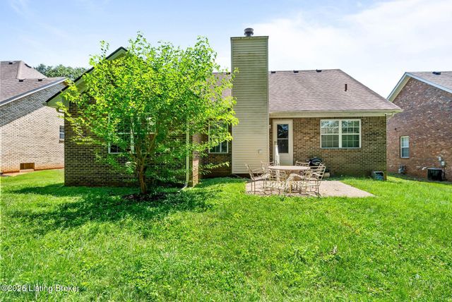 7807 Ridgehurst Pl, Louisville, KY 40299