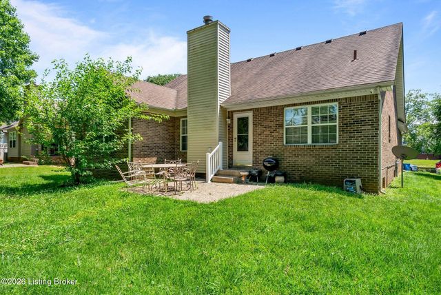 7807 Ridgehurst Pl, Louisville, KY 40299