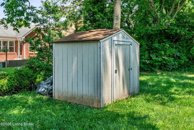 7807 Ridgehurst Pl, Louisville, KY 40299