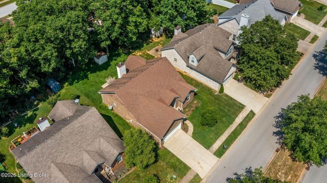7807 Ridgehurst Pl, Louisville, KY 40299