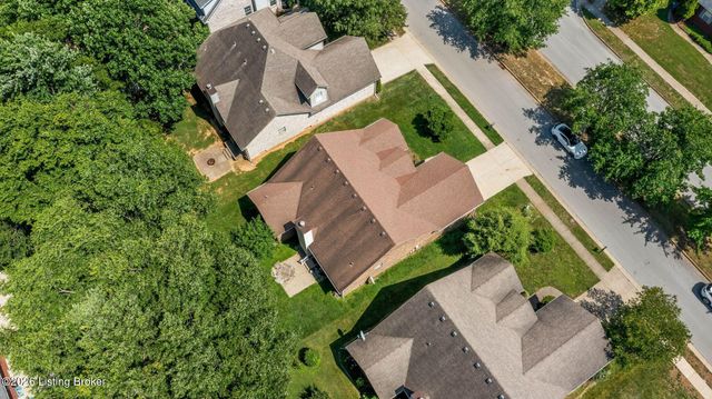 7807 Ridgehurst Pl, Louisville, KY 40299