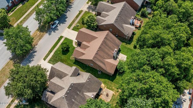 7807 Ridgehurst Pl, Louisville, KY 40299
