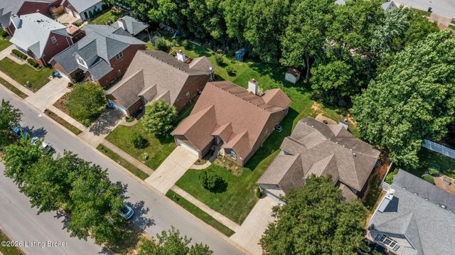 7807 Ridgehurst Pl, Louisville, KY 40299