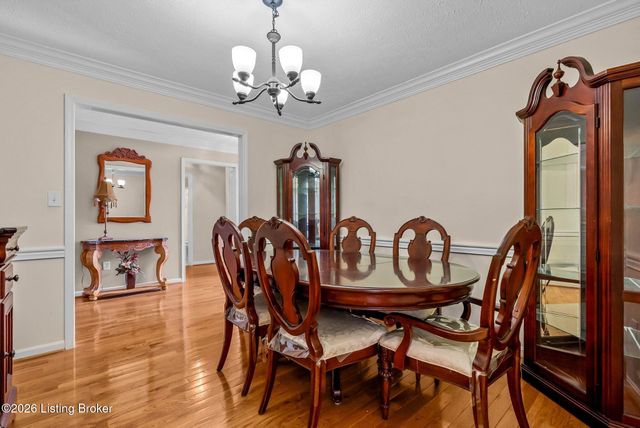 7807 Ridgehurst Pl, Louisville, KY 40299