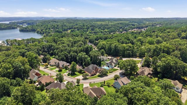 1098 Harbor Point Drive, Soddy Daisy, TN 37379