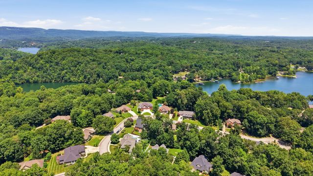 1098 Harbor Point Drive, Soddy Daisy, TN 37379
