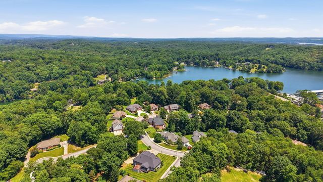 1098 Harbor Point Drive, Soddy Daisy, TN 37379