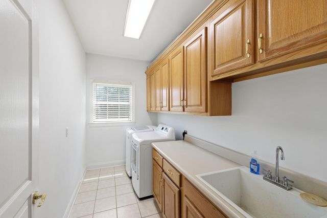 1098 Harbor Point Drive, Soddy Daisy, TN 37379