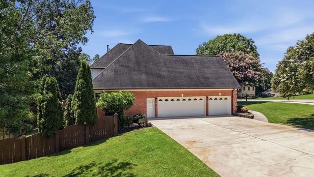 1098 Harbor Point Drive, Soddy Daisy, TN 37379