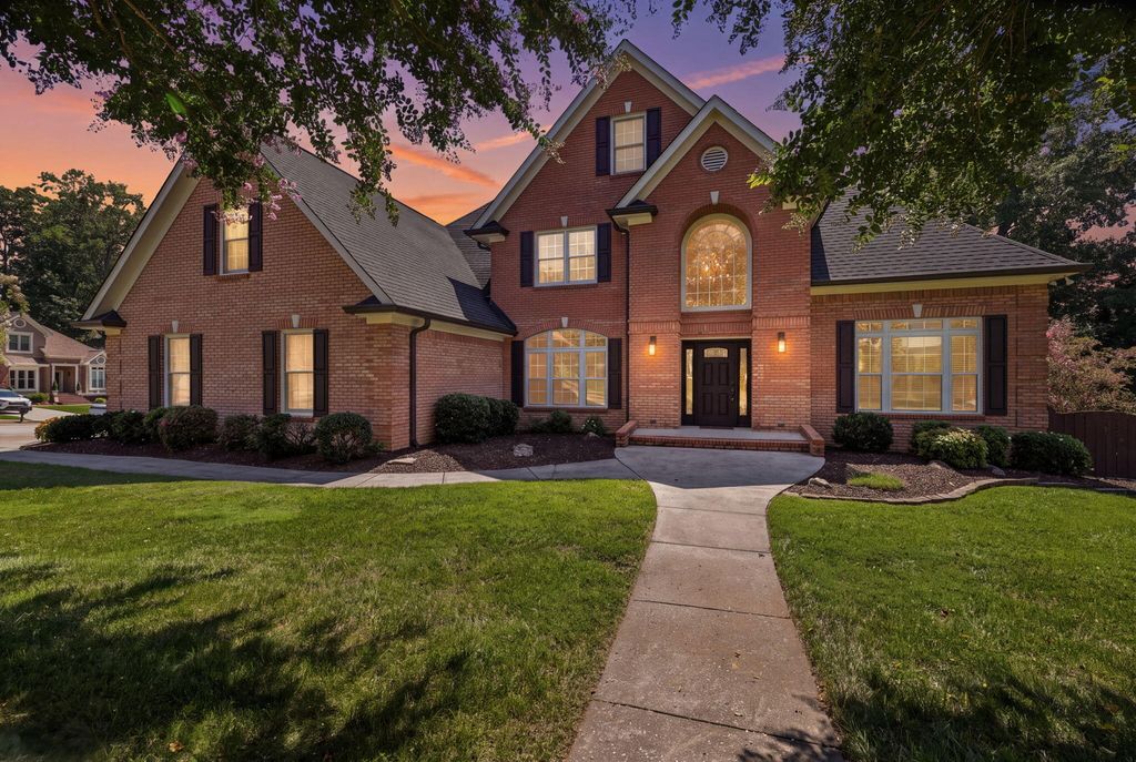 1098 Harbor Point Drive, Soddy Daisy, TN 37379