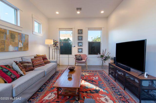 513 W Oury Street, Tucson, AZ 85705