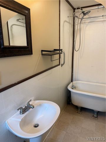 344 Elmwood Avenue 3rd floor, Buffalo, NY 14222