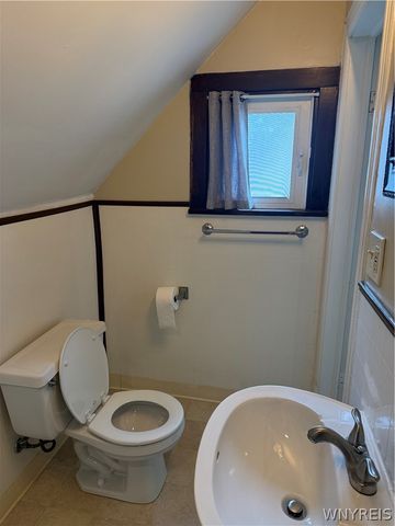 344 Elmwood Avenue 3rd floor, Buffalo, NY 14222
