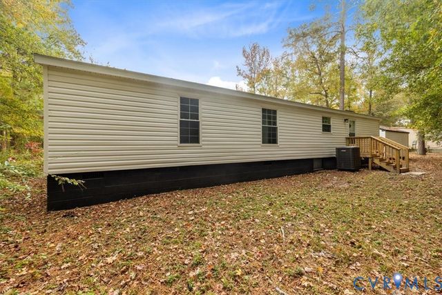 16900 Lansmill Dr, Colonial Heights, VA 23834