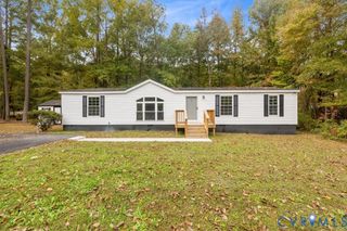 16900 Lansmill Dr, Colonial Heights, VA 23834