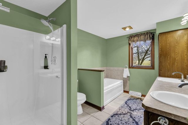 8411 207th AVENUE, Bristol, WI 53104