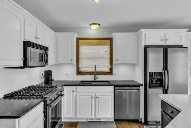 8411 207th AVENUE, Bristol, WI 53104