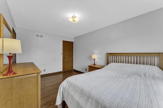 8411 207th AVENUE, Bristol, WI 53104