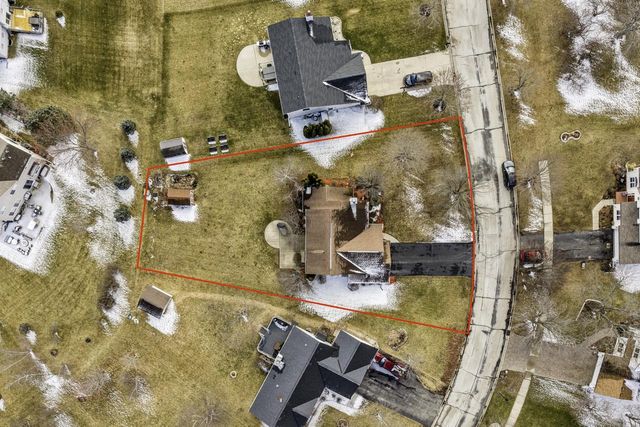 8411 207th AVENUE, Bristol, WI 53104