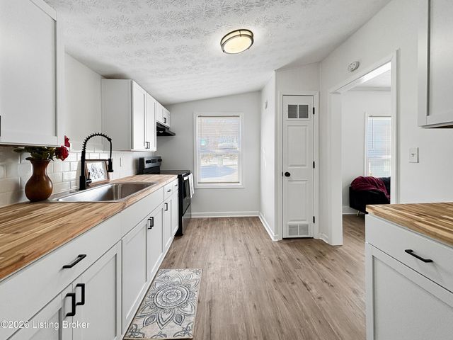 1118 W Whitney Ave, Louisville, KY 40215