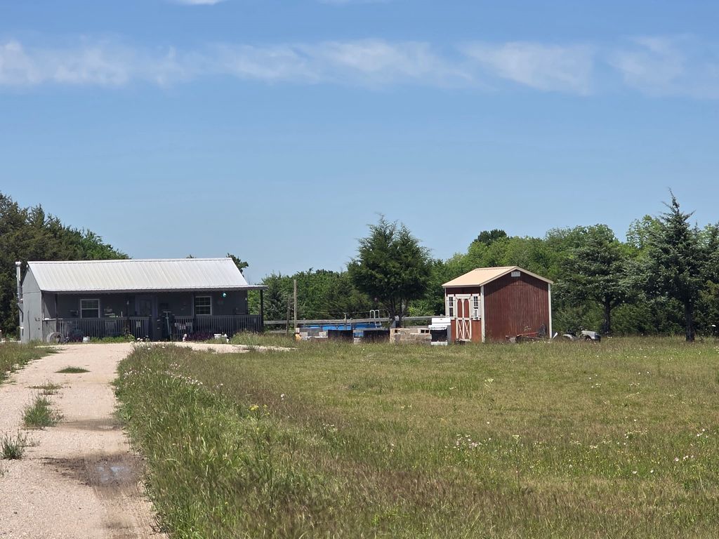 4872 County Road 1101, Celeste, TX 75423