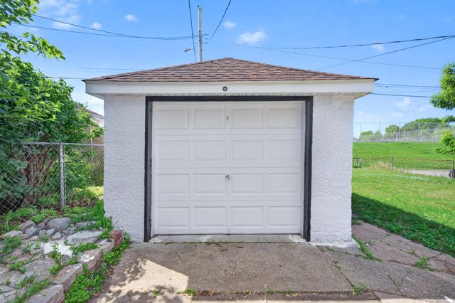 1690 Margaret Street, Saint Paul, MN 55106